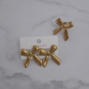 Gold Textured Ribbon Set Earrings And Matching Ring